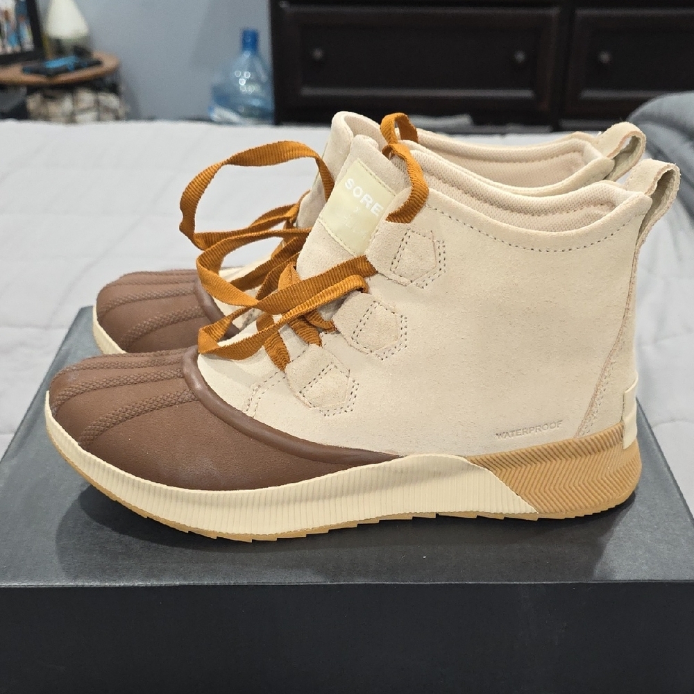 Sorel Cream and Brown Sneakers with Leather Laces - Picture 2 of 4